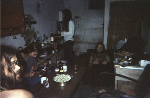 №154. Все теже дети подземелья, 1996 год, и среди них бедный бебик Том, который не смотря ни на что, вырос вроде бы жизнерадостным хипенком. Архив Володи Бороды
