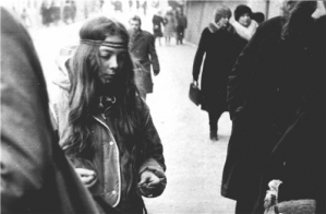 №16. А вот такие девушки там на варганах играли. А в Вильнюсе хиповали в основном герлы Гитка, Бируте, Лайма ,Данге, Мирка и др. Выложил batya(33 1/3)