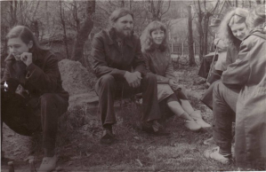 №170. По центру Любаша питерская и Ирина княжна. Архив Мефодия Львовского