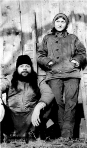 №77. Миша и Люда (Смоленск), хутор Скутан Эльмы (Латвия). Выложил batya(33 1/3)